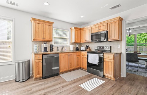 Lawrenceville Casa | A Luxurious, Newly Renovated Ranch (2012 sqft)