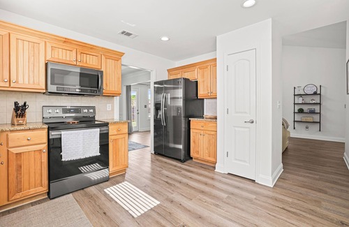 Lawrenceville Casa | A Luxurious, Newly Renovated Ranch (2012 sqft)