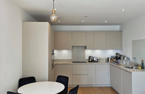 Addiscombe Apartamento | A Luxurious, Ultra Modern and Stylish 2 Bedroom Apartment With Free Wifi and Tv