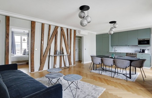 Quartier de la Goutte-d'Or Apartamento | A Luxury 3-BR/3BA with A/C in Montmartre