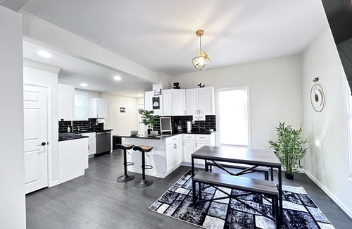 West Columbus Casa | A Luxury Franklinton Beauty, Near Downtown COSI
