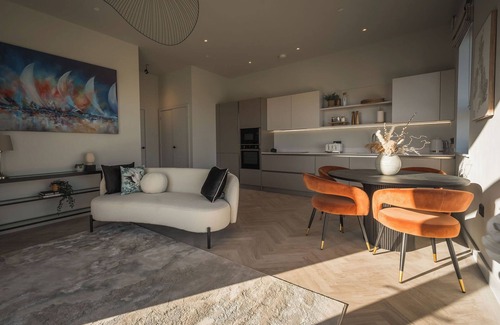 Amlwch Apartamento | A luxury ground-floor apartment, offering stunning coastal views for up to 4 guests