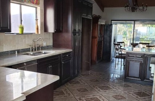 Hermosa Beach Alquiler De Eote | A Magical Home w Amazing Sunsets in Hermosa Beach.