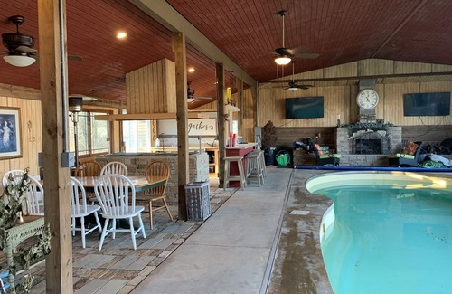 Morton Casa | UNA MANSIÓN CON UNA GRAN PISCINA INTERIOR