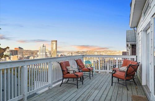 Mount Washington Casa | A Million Dollar View and Off Street Parking