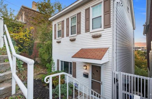 Mount Washington Casa | A Million Dollar View and Off Street Parking