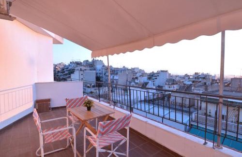 Ano Kipseli Apartamento | A minimal retire at Kypseli with an amazing view