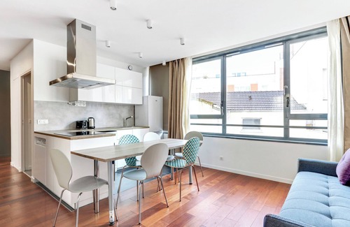 Quartier de la Goutte-d'Or Apartamento | A Modern 2/3 BDR with parking at La Chapelle