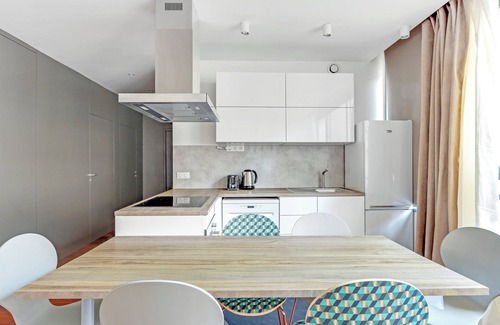 Quartier de la Goutte-d'Or Apartamento | A Modern 2/3 BDR with parking at La Chapelle