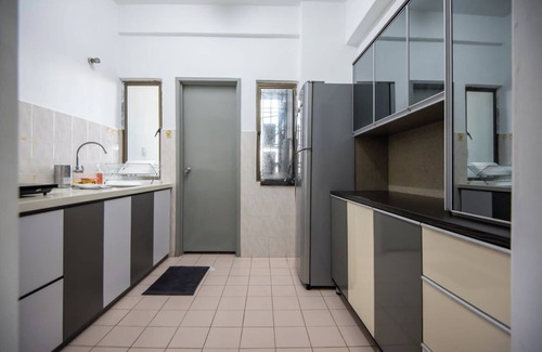 Tampoi Apartamento | A Modern 3BR Home Near Danga Bay, Free Parking