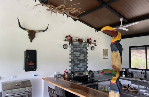 Quebrada La Gamba Cabina | A modern and remote retreat, where nature thrives amidst contemporary comforts.