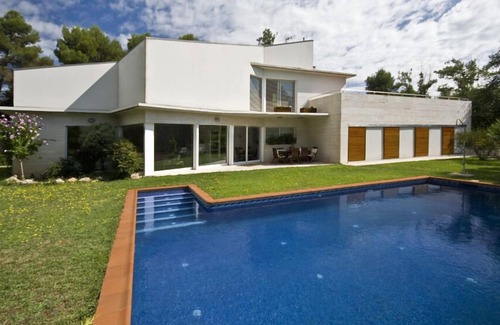 Castellarnau Villa | Villa moderna, Piscina, Wifi gratis, Zona Residencial a 20 min de Barcelona