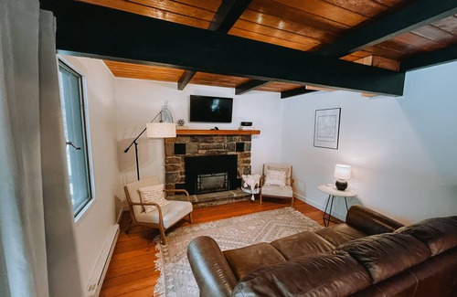 Pocono Pines Chalet De Esquí | a modern chalet for rest and recreation