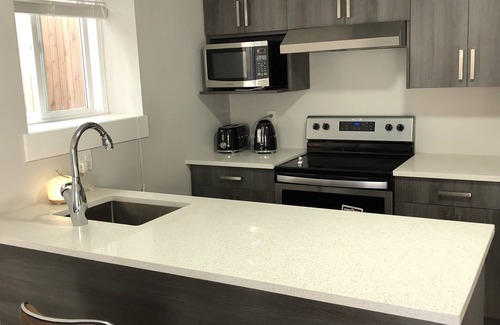 White Rock Casa | A - Modern Cozy Room w Private Entrance & Washroom