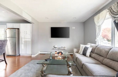 Deer Park Casa | A Modern Getaway Perfect for Families & Business