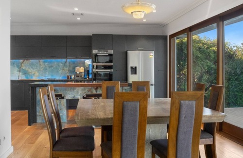 Atawhai Casa | A modern home with sea views, just a short drive to Nelson city