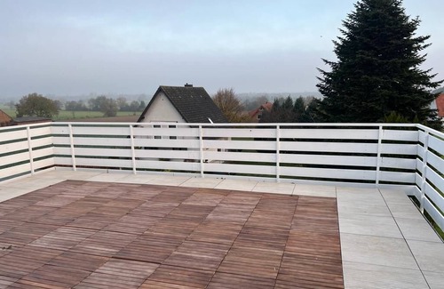 Lubbecke Apartamento | A modern renovated apartment with balcony terrace.