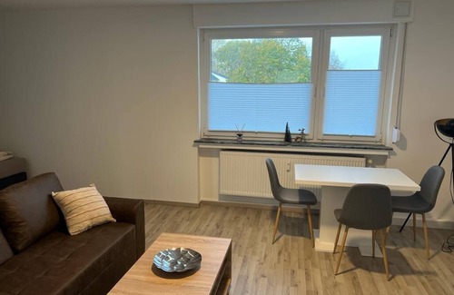 Lubbecke Apartamento | A modern renovated apartment with balcony terrace.