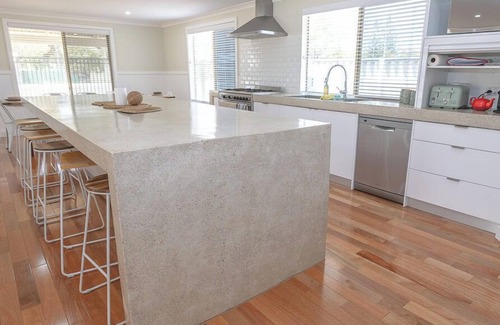 Lancelin Casa | A modern & stunning 8-bedroom home - perfect for larger or multiple families.