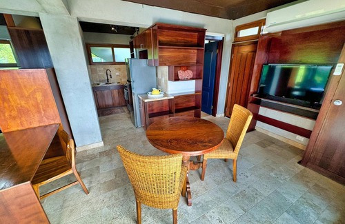 Lawson Rock Apartamento | A Modernist Paradise Overlooking the Caribbean Sea.