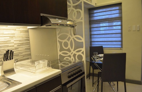 Legazpi Village Apartamento | Un nuevo y lujoso apartamento tipo loft de una habitación: 3 minutos a pie del centro comercial Greenbelt