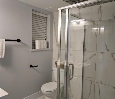 Fleetwood Apartamento | A new luxury basement apartment