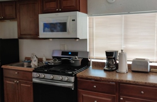 Lancaster Casa | A newly remodeled 1BD&1BR private whole Guest-home to yourself!