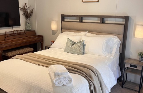 Chesterfield County Otro | A Nordic cozy farm house, great green area,