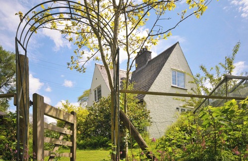 Dolgellau Cabaña | A North Wales woodland retreat; a fairytale cottage for magical holidays.