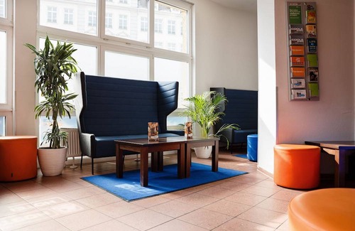 St. Vinzenz Hostal | A&o München Hackerbrücke
