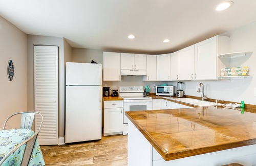 Midtown Ocean City Cabaña | Un par de cabañas con vista a la bahía con cable y wifi gratis: ¡camina 2 cuadras hasta la playa!