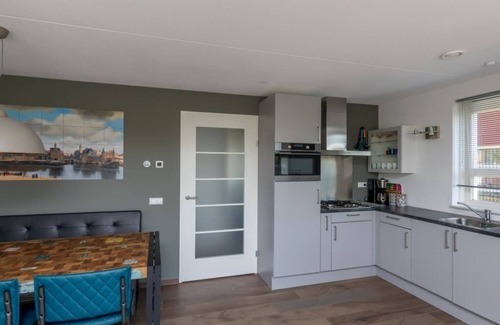 Oude-Tonge Casa | A panorama of water and nature at this comfortable dyke house!