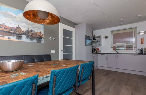 Oude-Tonge Casa | A panorama of water and nature at this comfortable dyke house!