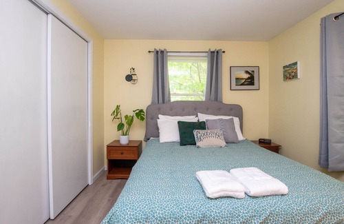 Keuka Park Cabaña | A Paradise on the Lake: "Family Home on Keuka Lake with Amazing Bluff Views!"