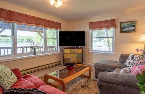 Keuka Park Cabaña | A Paradise on the Lake: "Family Home on Keuka Lake with Amazing Bluff Views!"