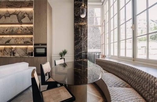 Saint-Germain-l'Auxerrois Apartamento | A Parisian Reverie: The Ultimate Luxe Escape Beside the Tuileries & Louvre