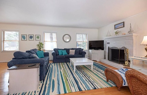 Ocean Pines Casa | A Pawfect Salty Hideaway-Non Group Rental-4 Bedrooms, 3 Bathrooms, Sleeps 8