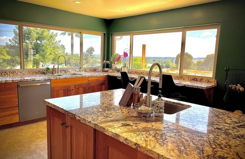 Interlaken Casa | A peaceful country home with sweeping view.