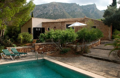 Arta Cabaña | Una casa de campo tranquilo con espectaculares vistas sobre el mar y las montañas.