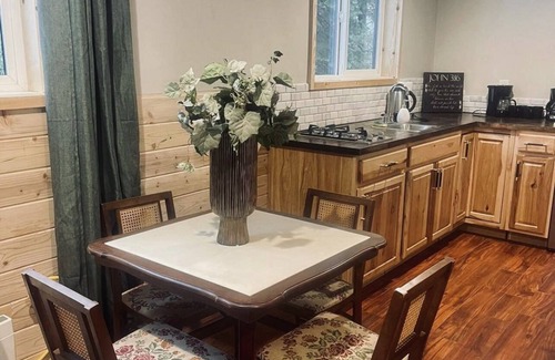 Echo Lake Cabina | A peaceful escape, a Mini cabin near Sierra ski resort in Lake Tahoe