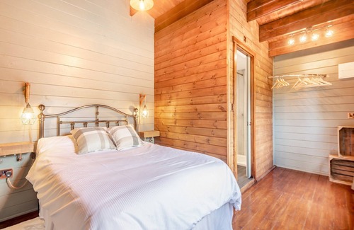 Waterlooville Cabaña | 2 bedroom accommodation in Worlds End, near Hambledon