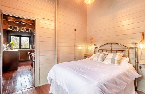 Waterlooville Cabaña | 2 bedroom accommodation in Worlds End, near Hambledon