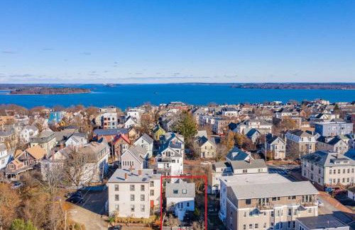 Munjoy Hill Casa | A Peaceful Oasis on Munjoy Hill - 4br2ba House & Parking