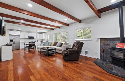 Twain Harte Casa | A pearl in Twain Harte! Cool 2-bedroom house with AC, kitchen, and laundry