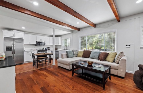 Twain Harte Casa | A pearl in Twain Harte! Cool 2-bedroom house with AC, kitchen, and laundry