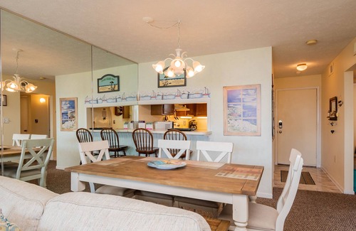 Caswell Beach Condominio | A Pelican's Paradise: Condominio de 2 habitaciones / 2 baños con piscina comunitaria y vista al mar