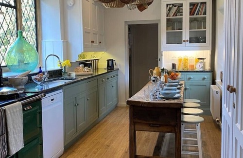 Beaminster Casa | A Perfect Getaway on a Historic English Estate With a Private Swimming Pool