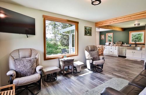 Port Angeles Apartamento | A pet-friendly, creek side ranch house w/starlink