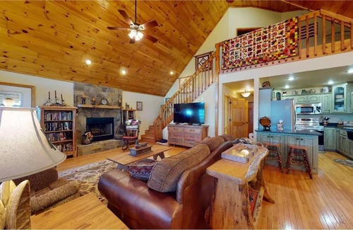 Brasstown Cabina | A Piece of Heaven