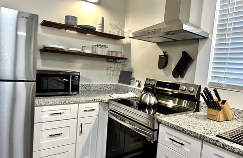 Newton Casa | A Piece of Paris (East unit) - 5 min walk to Historic Downtown Newton - Sleeps 6